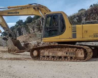 Komatsu PC200 - 07